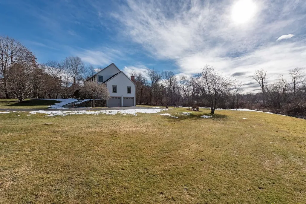 8 Mcintosh Way Greenland NH 03840