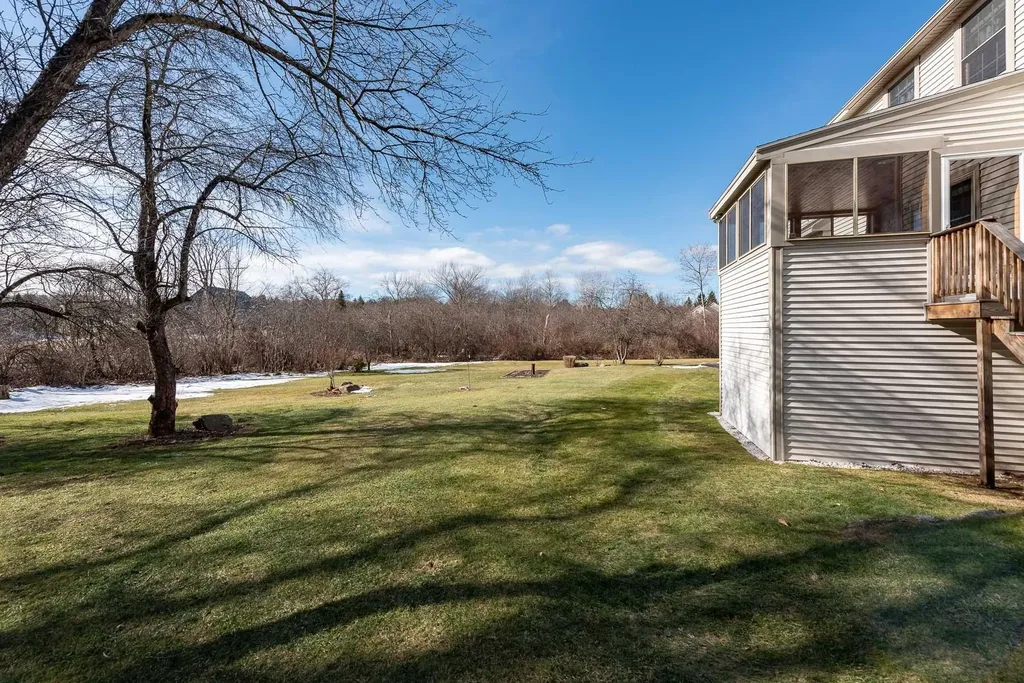 8 Mcintosh Way Greenland NH 03840
