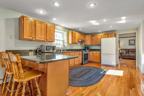 8 Mcintosh Way Greenland NH 03840