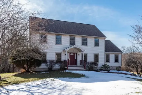 8 Mcintosh Way Greenland NH 03840