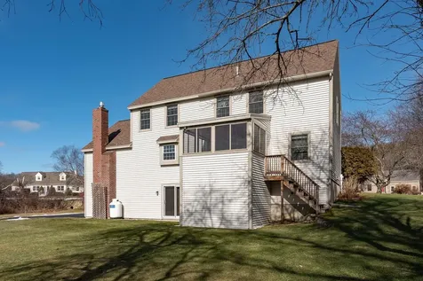 8 Mcintosh Way Greenland NH 03840