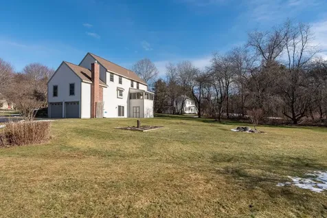 8 Mcintosh Way Greenland NH 03840