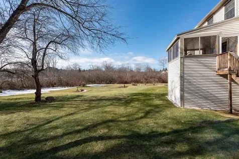 8 Mcintosh Way Greenland NH 03840