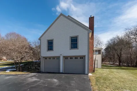 8 Mcintosh Way Greenland NH 03840