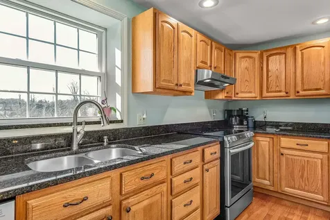 8 Mcintosh Way Greenland NH 03840