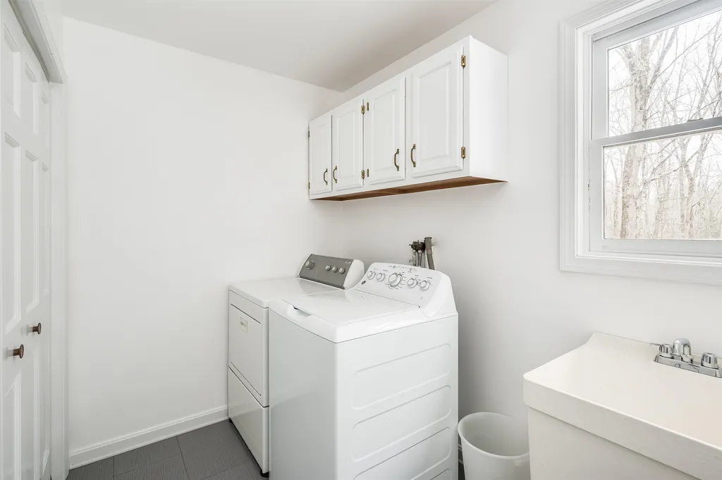 37 Hobbs Road Lee NH 03861