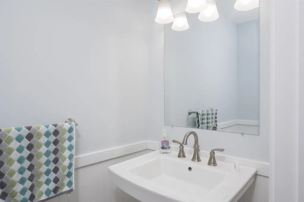 37 Hobbs Road Lee NH 03861