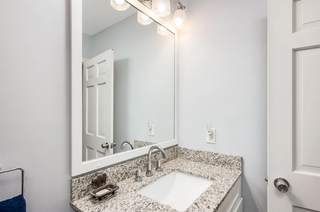 37 Hobbs Road Lee NH 03861