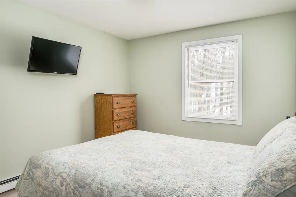 37 Hobbs Road Lee NH 03861