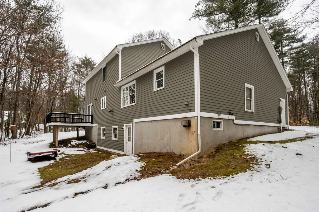 37 Hobbs Road Lee NH 03861