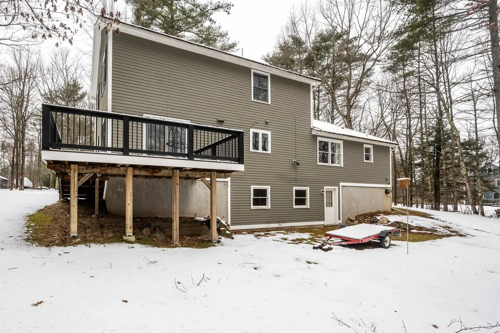 37 Hobbs Road Lee NH 03861