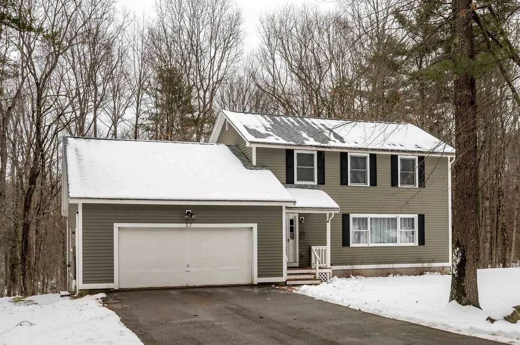 37 Hobbs Road Lee NH 03861