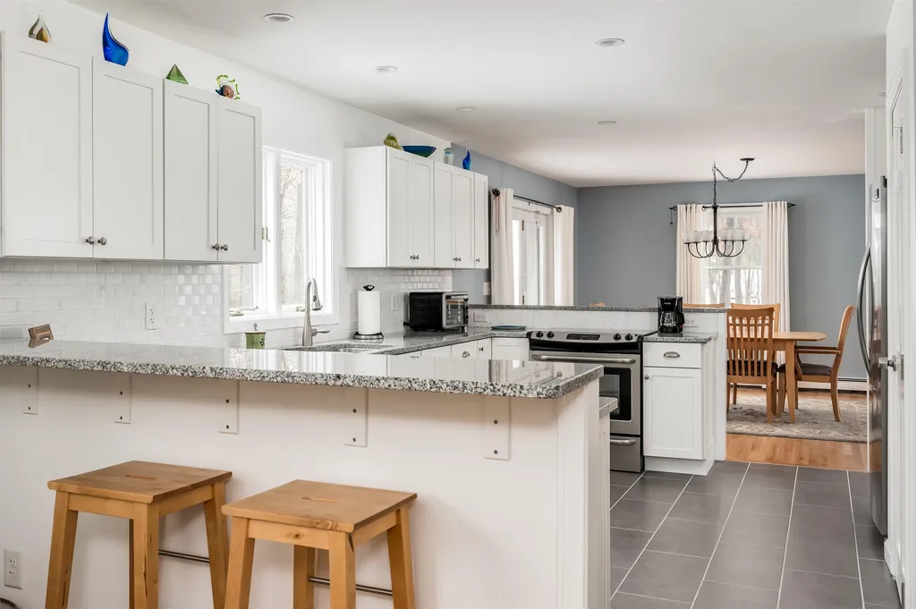 37 Hobbs Road Lee NH 03861