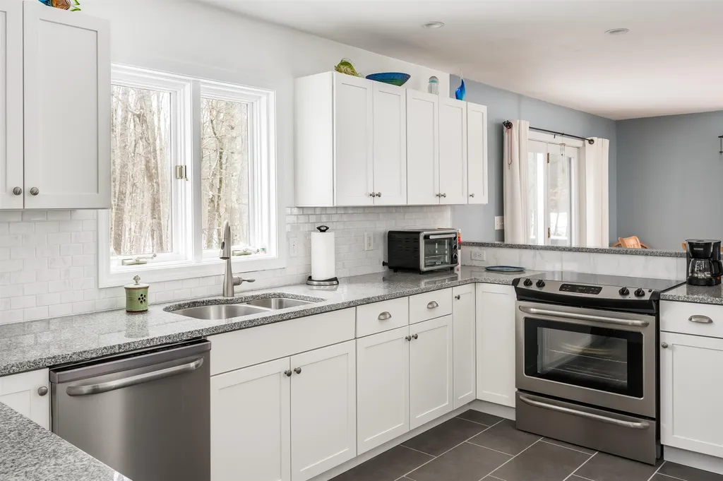 37 Hobbs Road Lee NH 03861