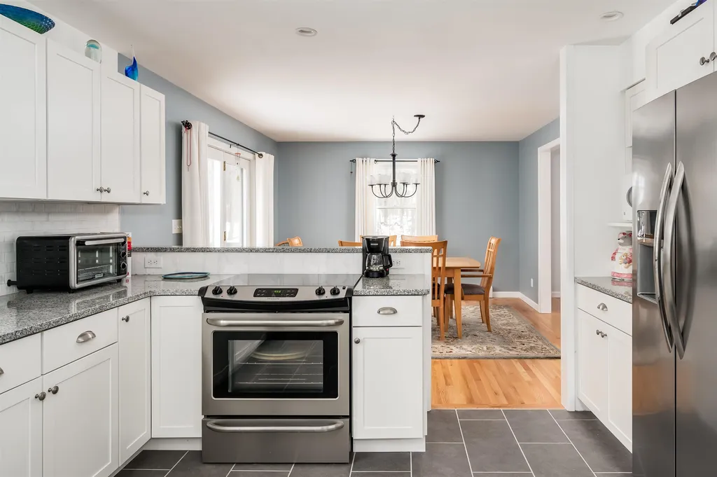 37 Hobbs Road Lee NH 03861