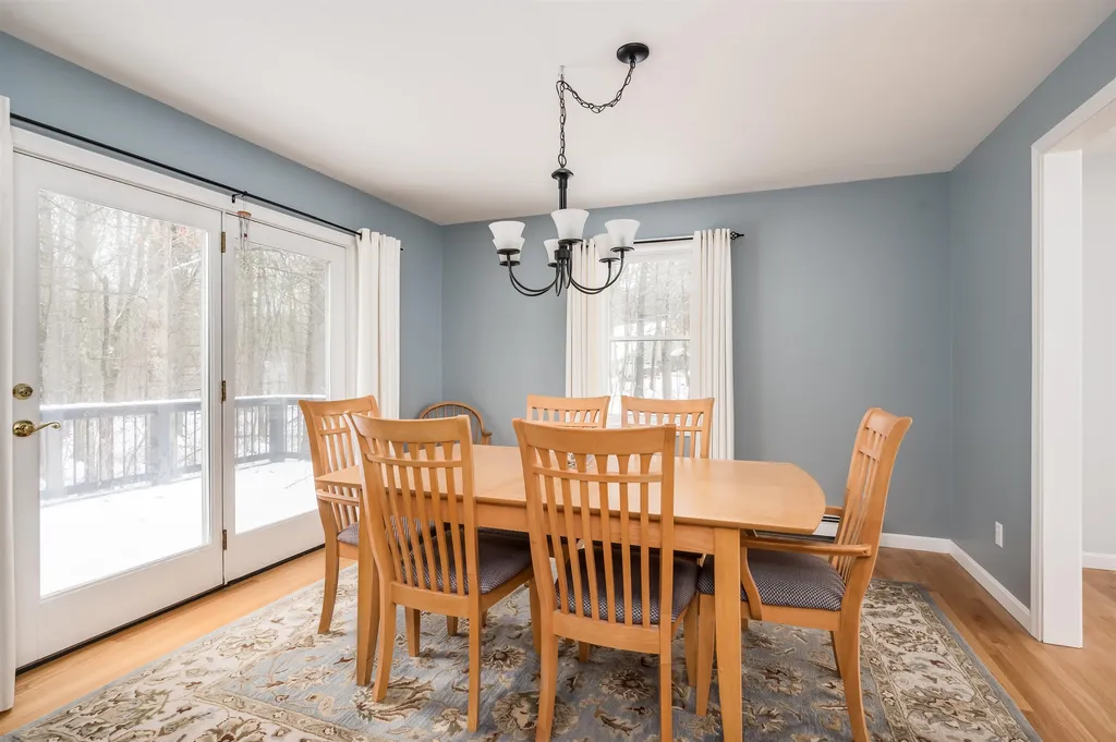 37 Hobbs Road Lee NH 03861