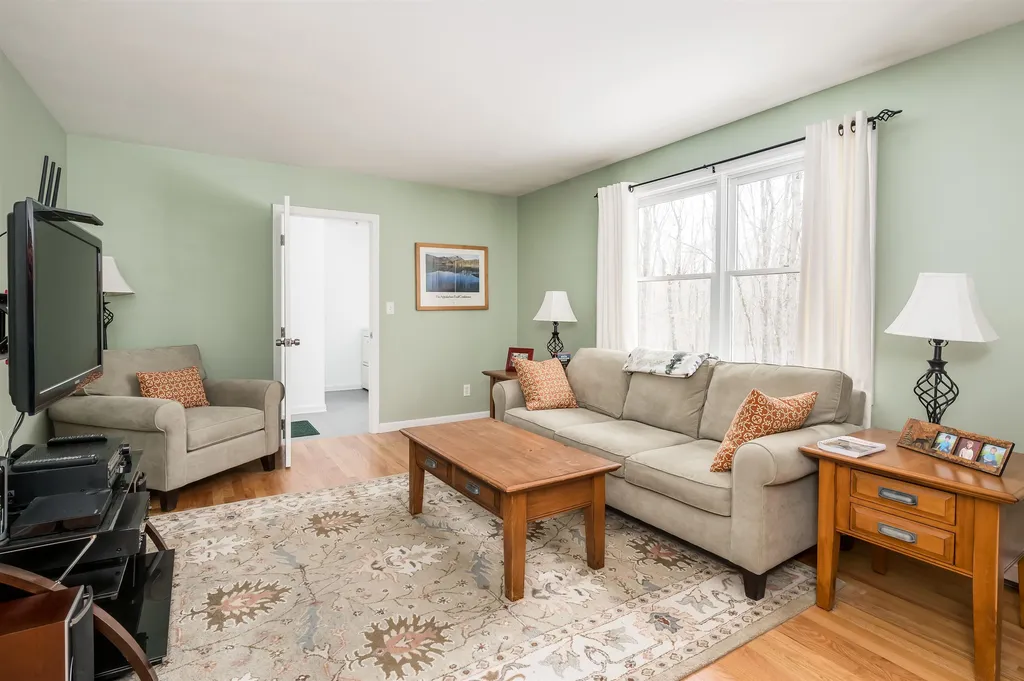 37 Hobbs Road Lee NH 03861