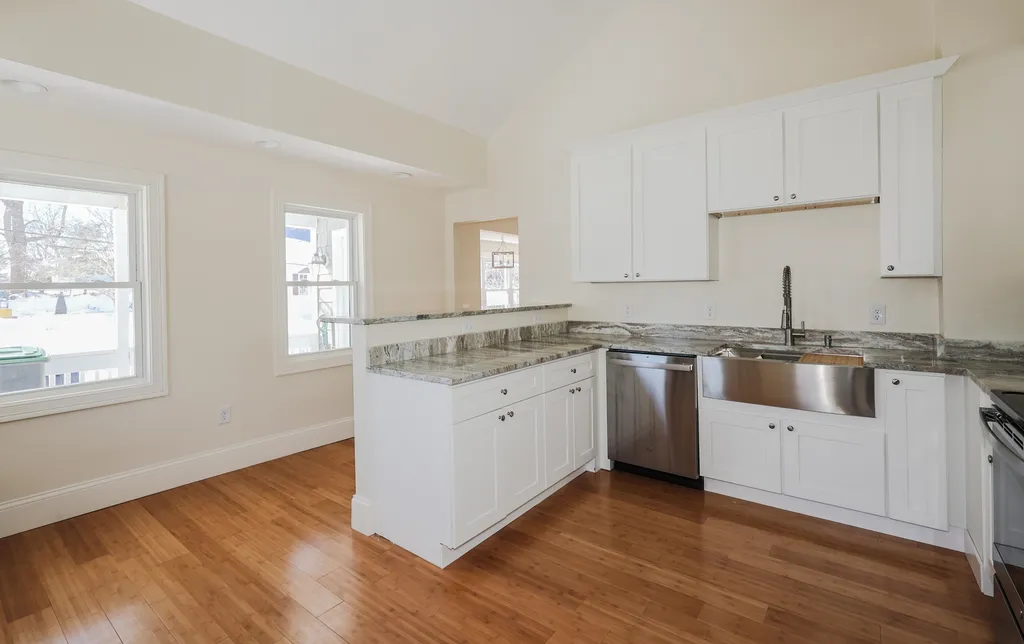 6 Stearns Avenue Hooksett NH 03106