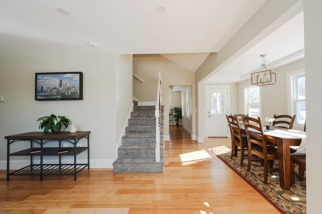 6 Stearns Avenue Hooksett NH 03106