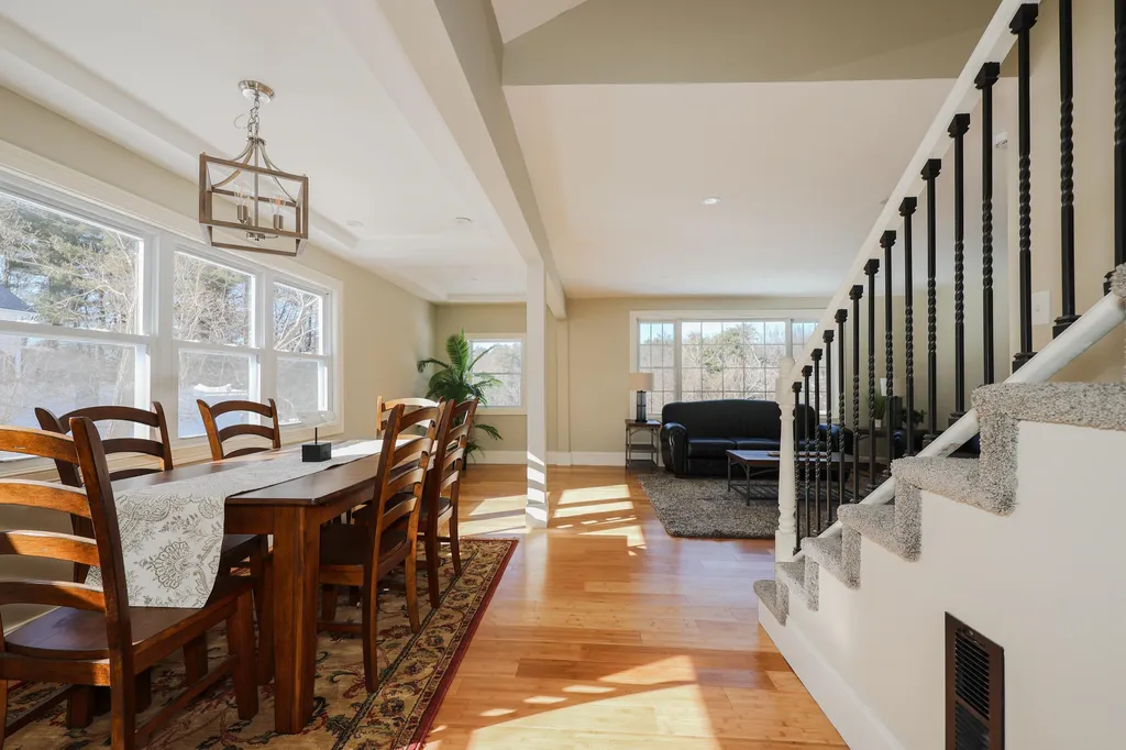 6 Stearns Avenue Hooksett NH 03106