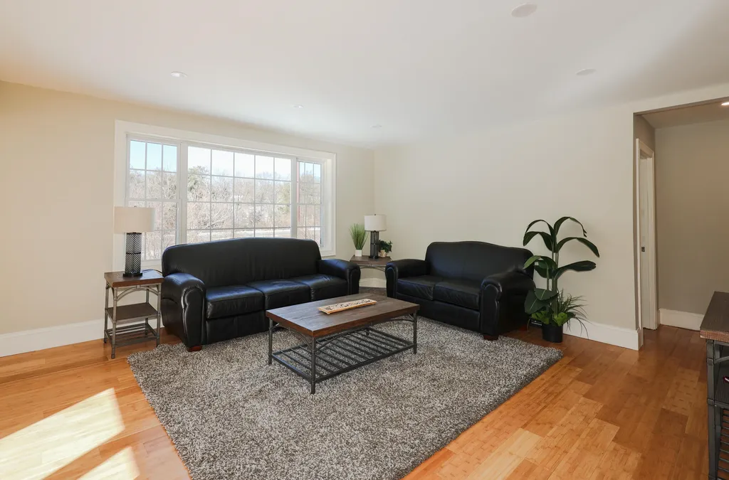 6 Stearns Avenue Hooksett NH 03106