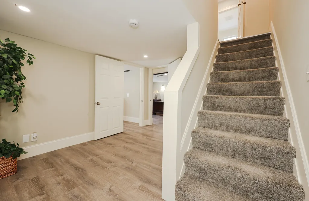 6 Stearns Avenue Hooksett NH 03106