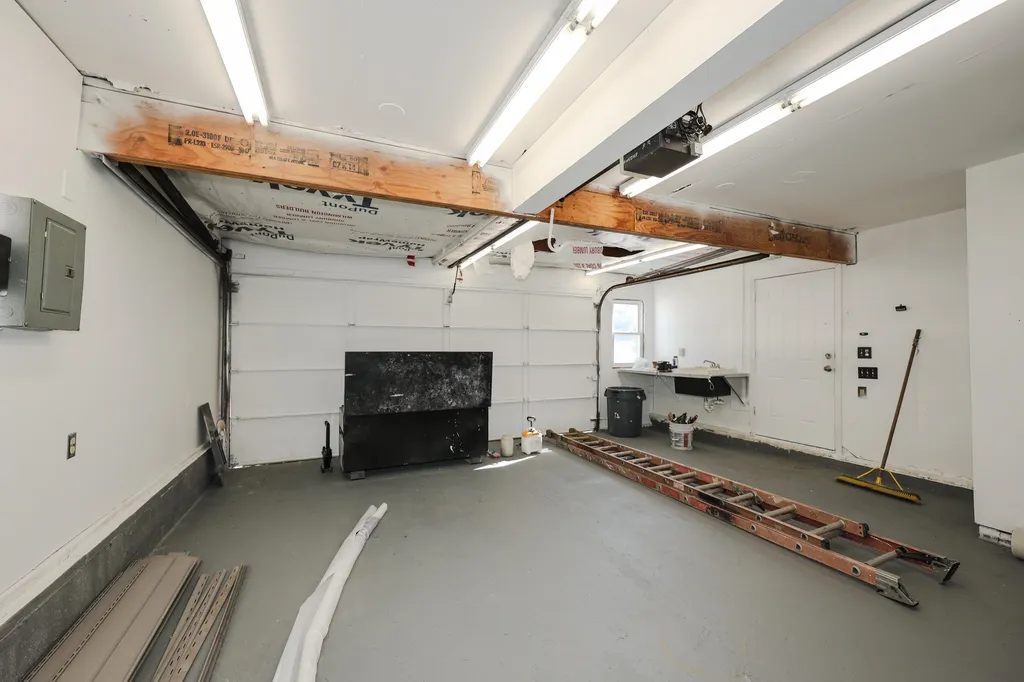 6 Stearns Avenue Hooksett NH 03106