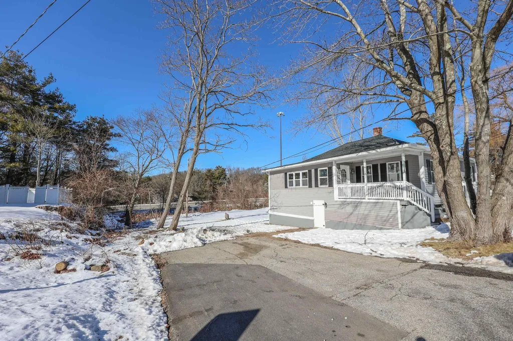 6 Stearns Avenue Hooksett NH 03106