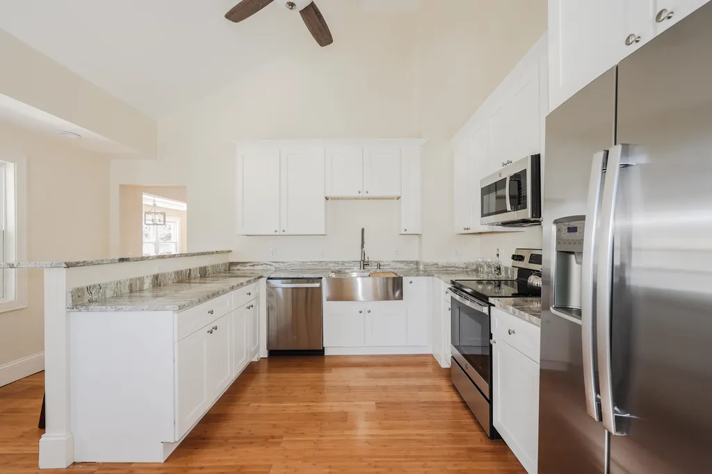 6 Stearns Avenue Hooksett NH 03106