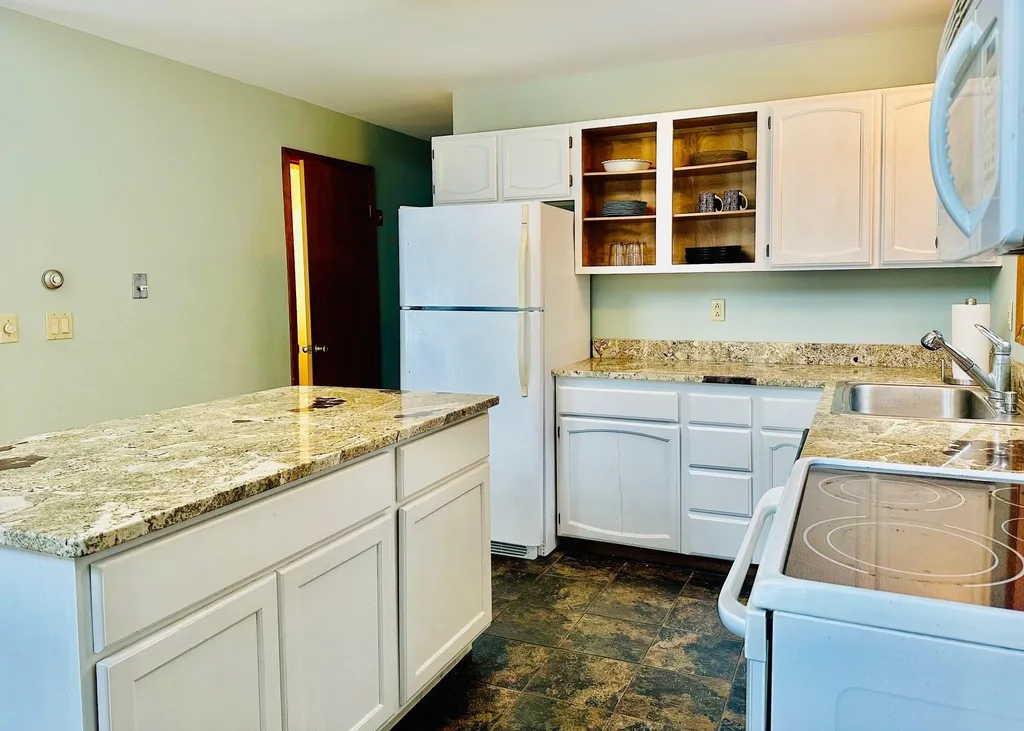 34 Muskrat Lane Londonderry VT 05155