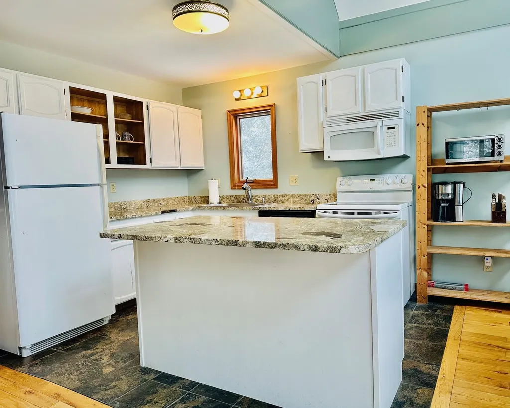 34 Muskrat Lane Londonderry VT 05155