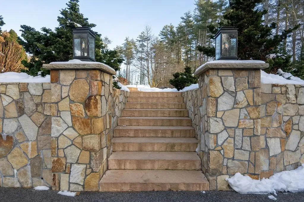 15 Arlington Drive Dover NH 03820