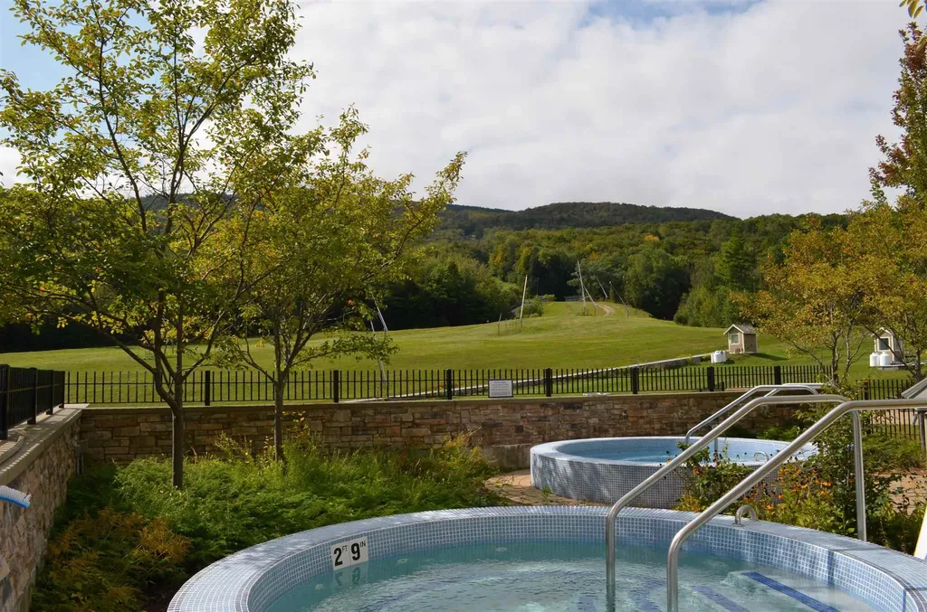 820/822 Qi Jackson Gore Adams House Ludlow VT 05149