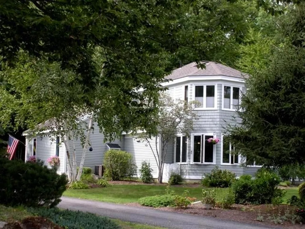 41 Ledgewood Circle Hebron NH 03241