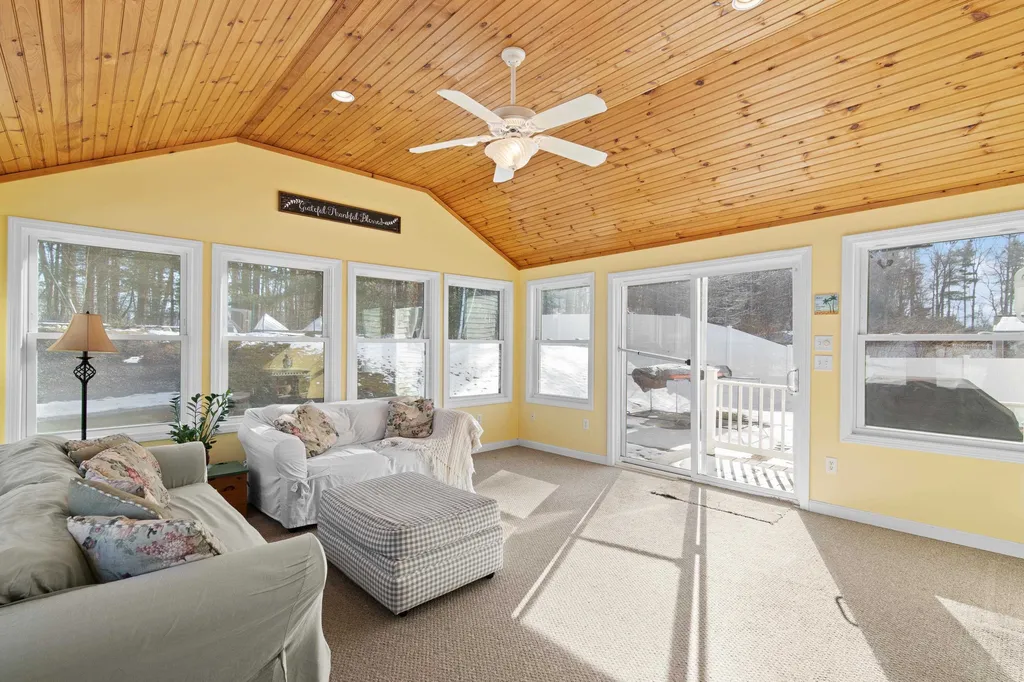 4 Sutherland Drive Hudson NH 03051