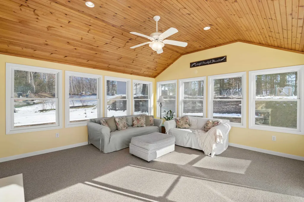 4 Sutherland Drive Hudson NH 03051