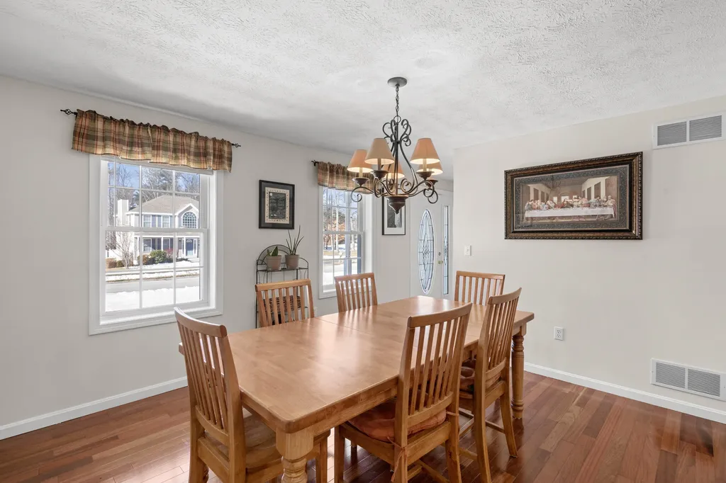 4 Sutherland Drive Hudson NH 03051