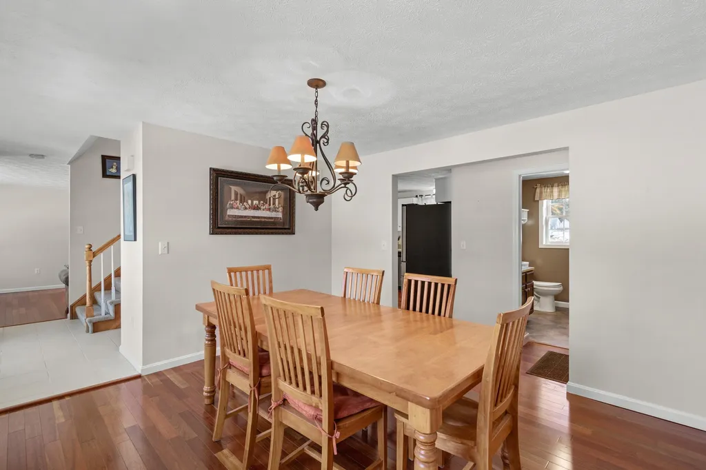 4 Sutherland Drive Hudson NH 03051