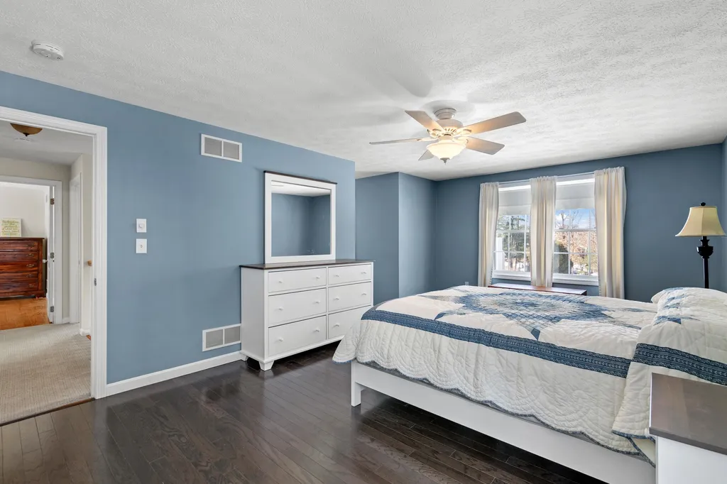 4 Sutherland Drive Hudson NH 03051