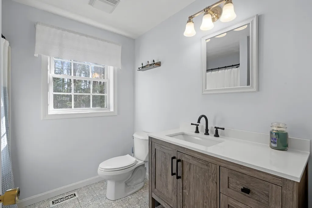 4 Sutherland Drive Hudson NH 03051