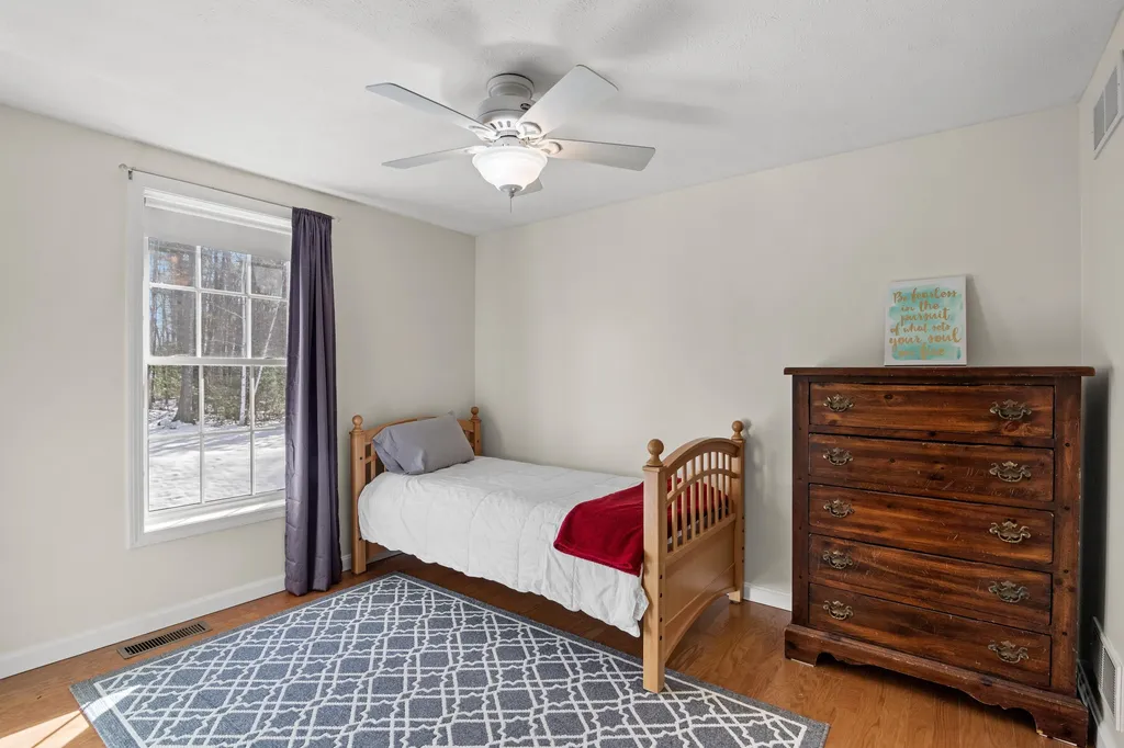 4 Sutherland Drive Hudson NH 03051