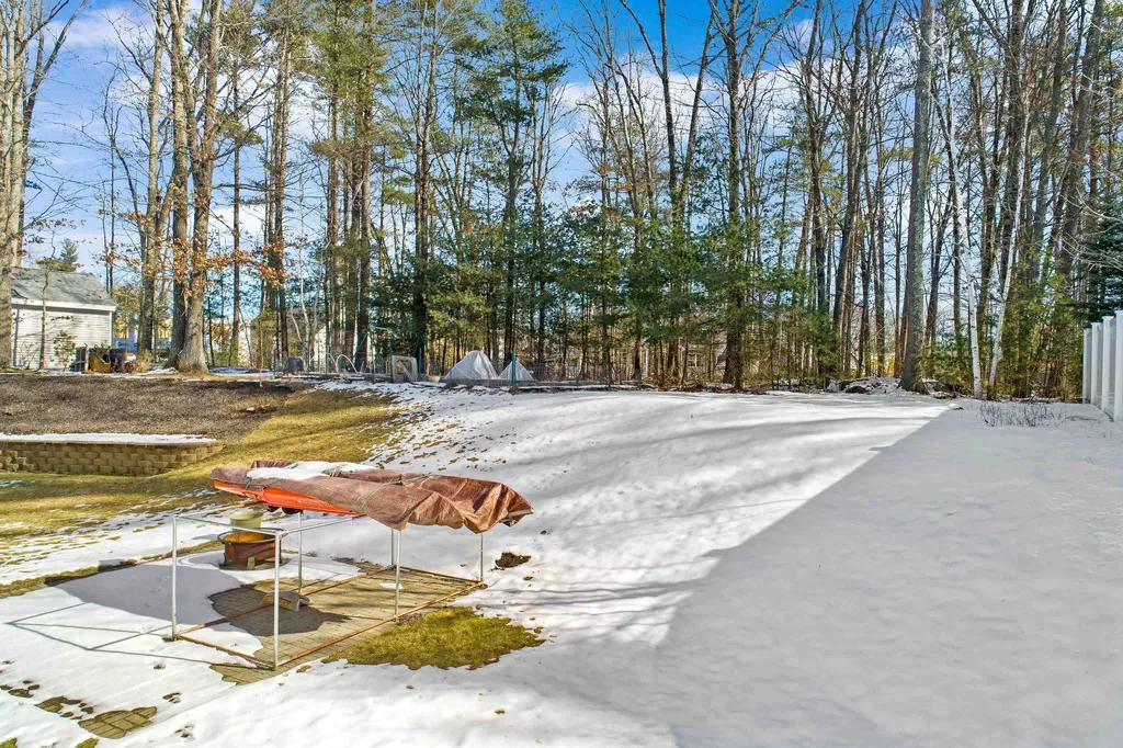 4 Sutherland Drive Hudson NH 03051
