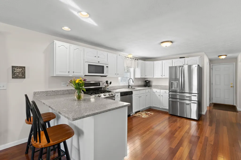 4 Sutherland Drive Hudson NH 03051