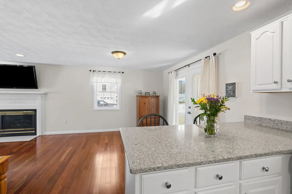 4 Sutherland Drive Hudson NH 03051
