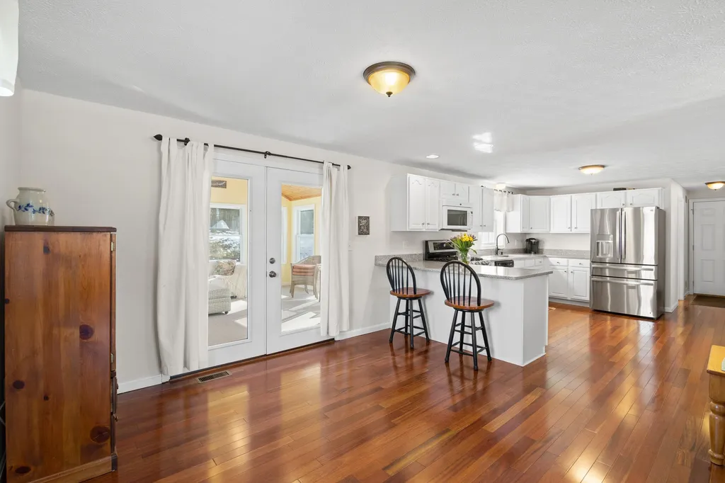 4 Sutherland Drive Hudson NH 03051