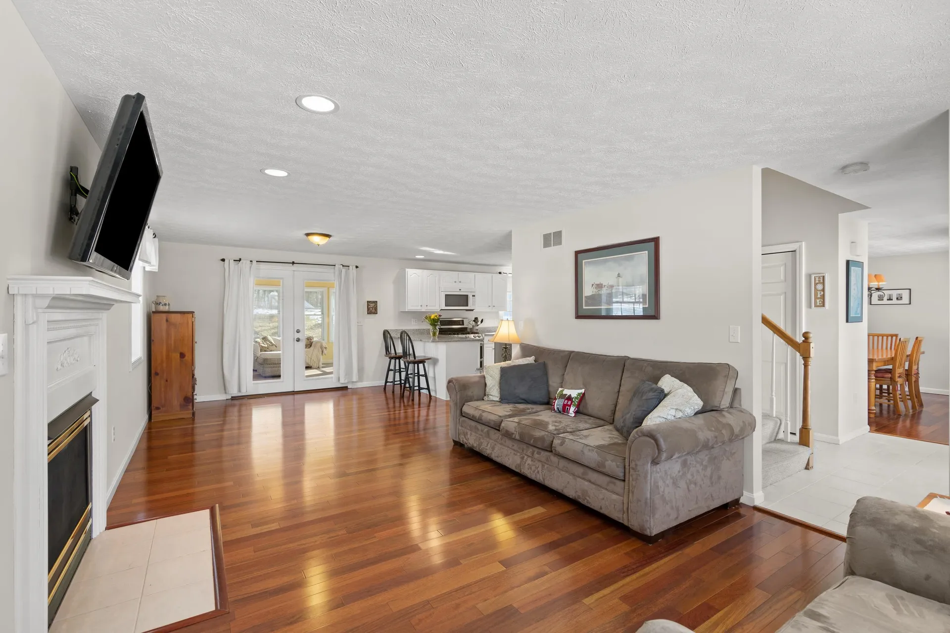4 Sutherland Drive Hudson NH 03051