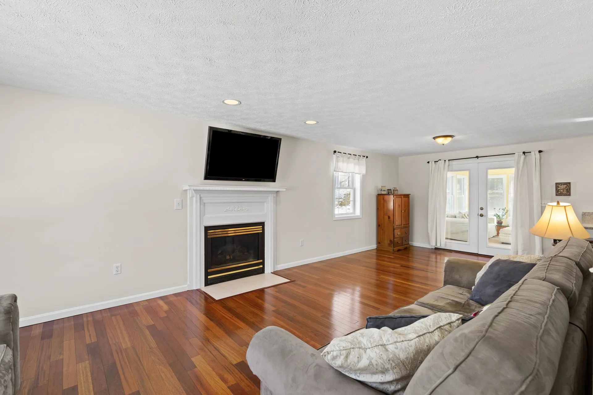 4 Sutherland Drive Hudson NH 03051