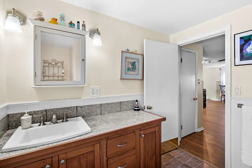 5 Harry Street Rochester NH 03839