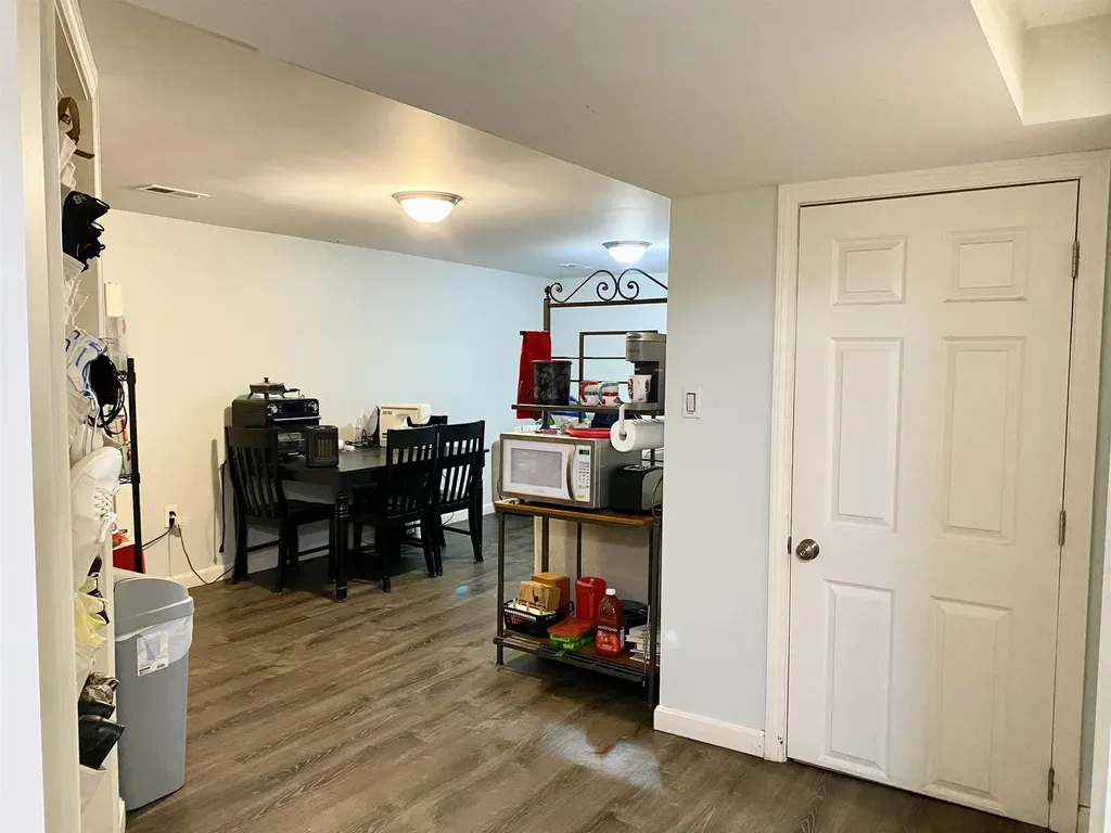 28 Nagle Street Nashua NH 03060