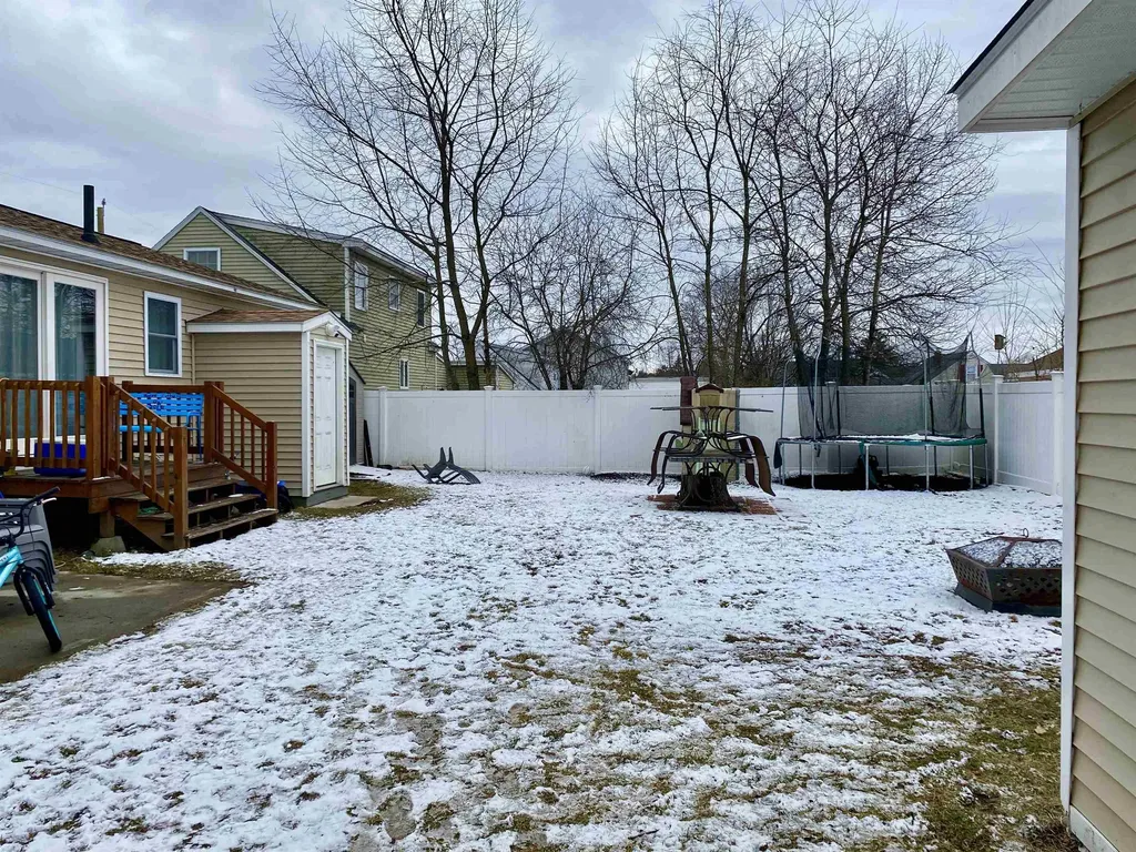 28 Nagle Street Nashua NH 03060